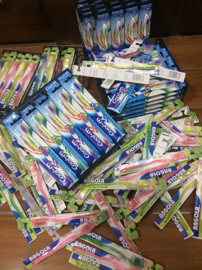 Las Piñas Dentist Donates Toothbrushes For Project Porac